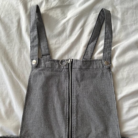 H&M Black and White Patterned Overall Dress (Size 8) - Picture 2 of 4